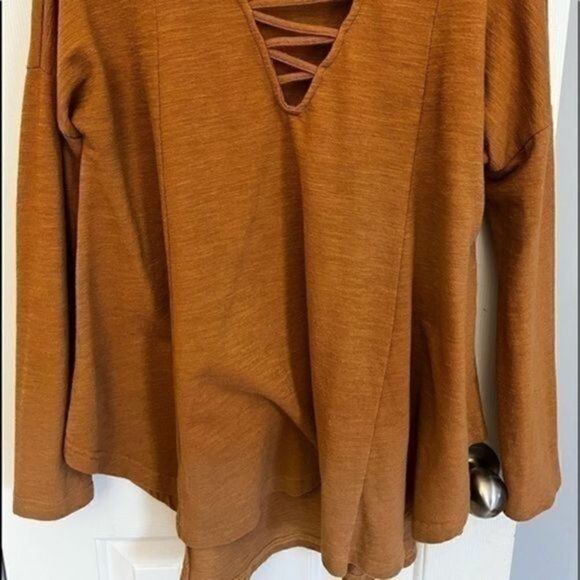 Flare Fit Tunic Top. V-neck. Camel color. Size Small - Picture 2 of 6